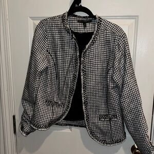 White House Black Market  size large clasdic Tweed Jacket Chanel style
